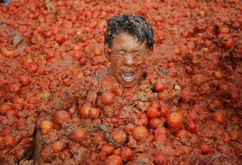 APTOPIX Colombia Tomato Festival